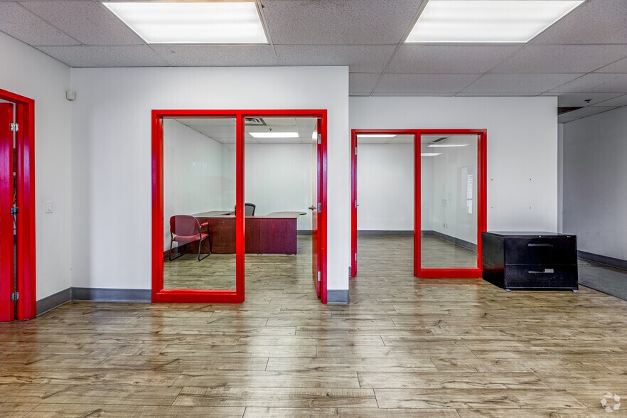 More Photos Of 1705 Argentia Rd, Mississauga Warehouse For Lease