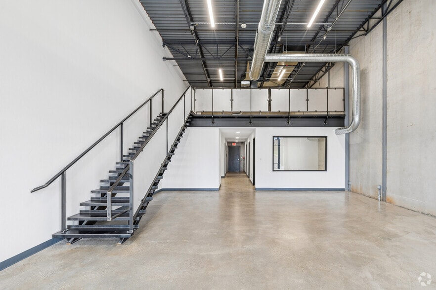 More Photos Of 3825 NW 166th St, Edmond Light Manufacturing For Lease