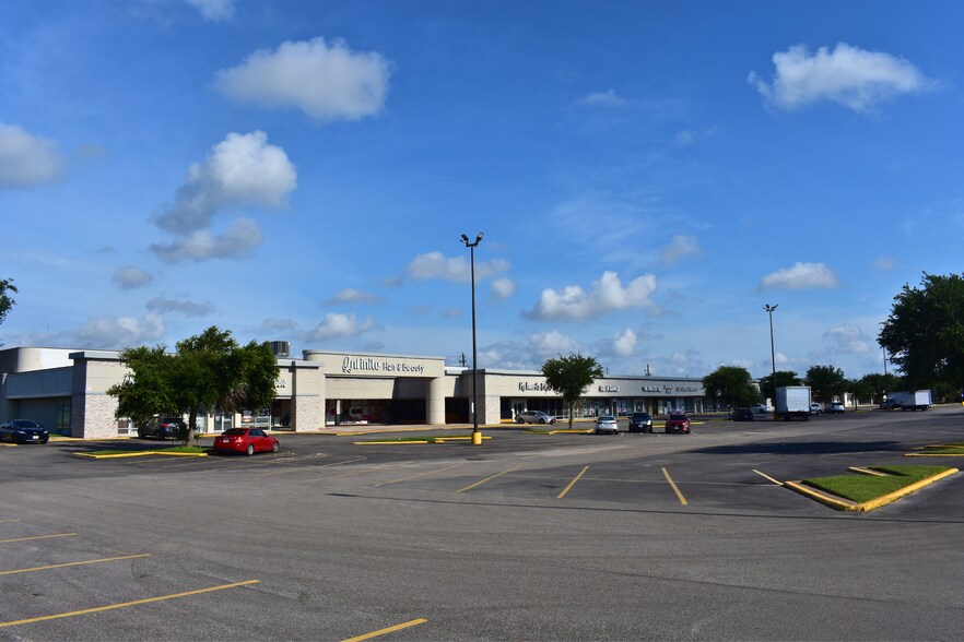 Primary Photo Of 2428 Texas Pky, Missouri City Unknown For Lease