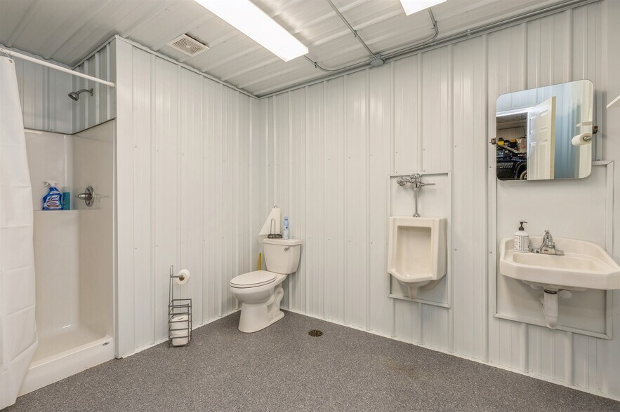 More Photos Of 33083 Ute Ave, Waukee Flex For Sale