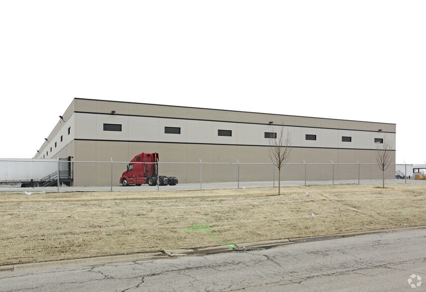 More Photos Of 12161 S Central Ave, Alsip Distribution For Lease