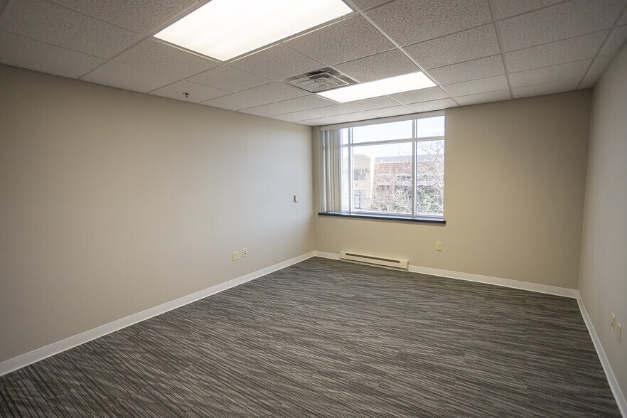 More Photos Of 19105 W Capitol Dr, Brookfield Medical For Lease