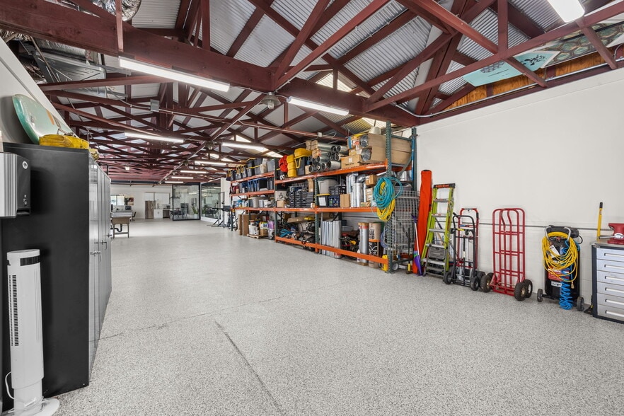 More Photos Of 133 Sunnyway Dr, Ventura Warehouse For Lease
