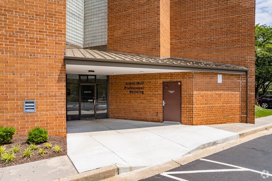 More Photos Of 54 Scott Adam Rd, Cockeysville Medical For Sale