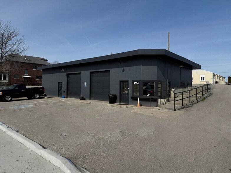 More Photos Of 1024 E Market St, Indianapolis Storefront Retail Office For Lease