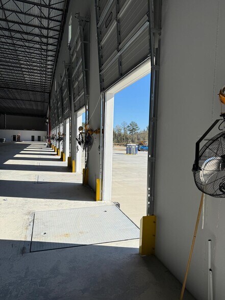 More Photos Of 115 Parkway Dr, Rincon Unknown For Lease