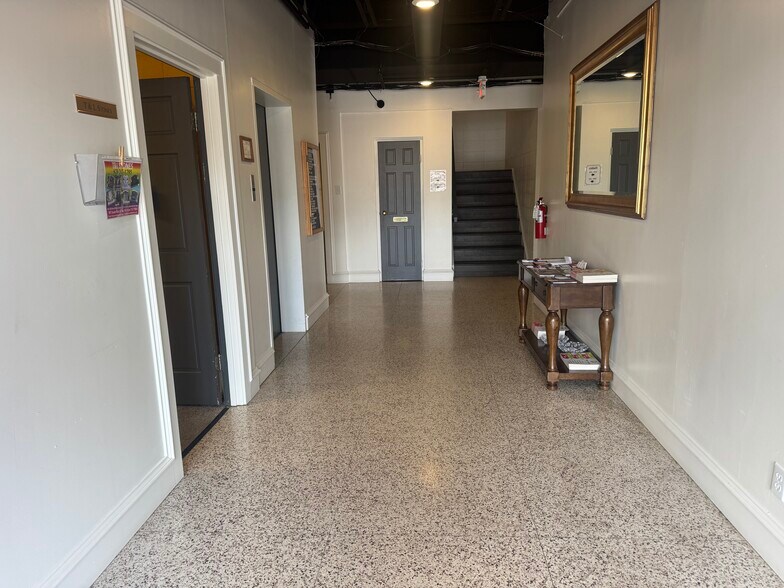 More Photos Of 307 S Main St, Bryan Loft Creative Space For Lease