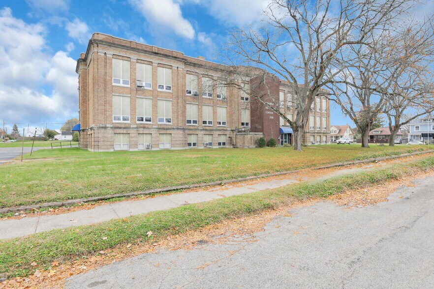 More Photos Of 300 E Auburn Ave, Springfield Office For Sale