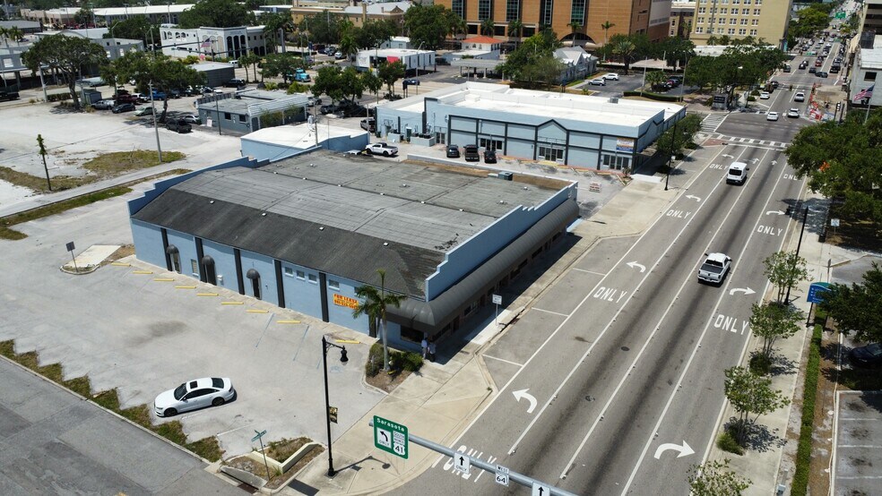 More Photos Of 811 Manatee Ave W, Bradenton Storefront Retail Office For Lease