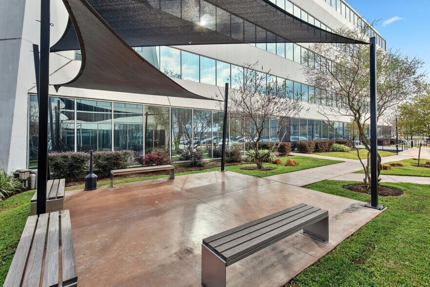 More Photos Of 8866 Gulf Fwy, Houston Unknown For Lease