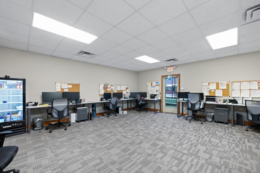 More Photos Of 9155 Governors Way, Cincinnati Office For Sale