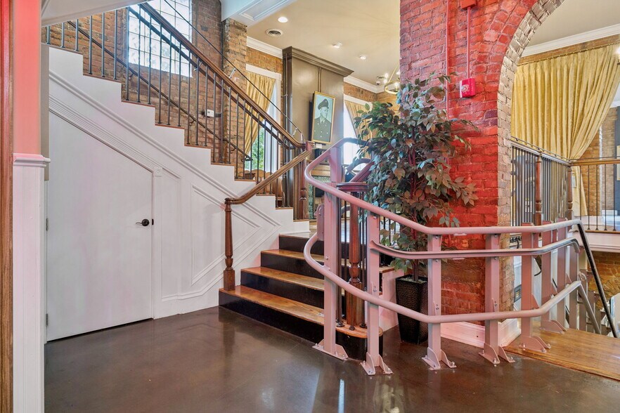 More Photos Of 108 Bridge St, Franklin Storefront For Sale