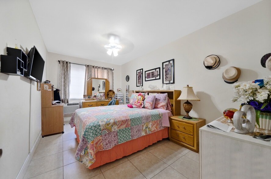 More Photos Of 931 SW 3rd St, Miami Apartments For Sale