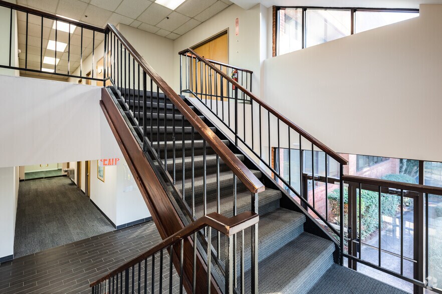 More Photos Of 1800 Roswell Rd, Marietta Serviced Offices For Lease