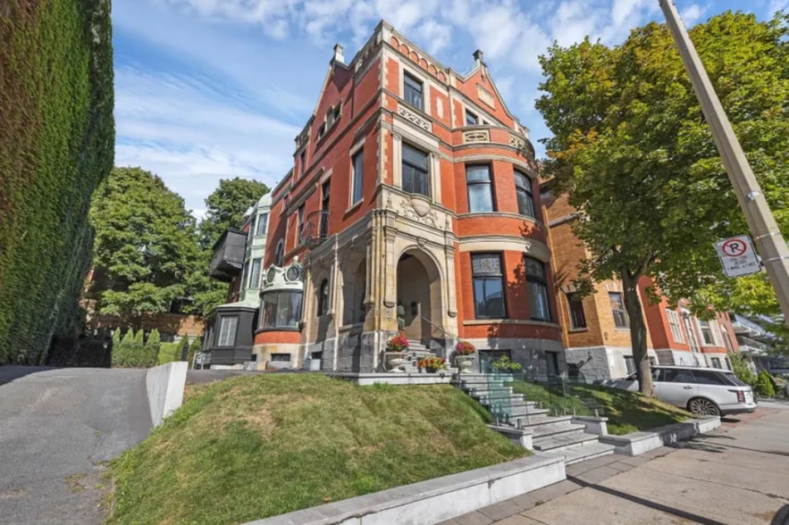 Primary Photo Of 1565 Av Du Docteur-Penfield, Montréal Specialty For Sale