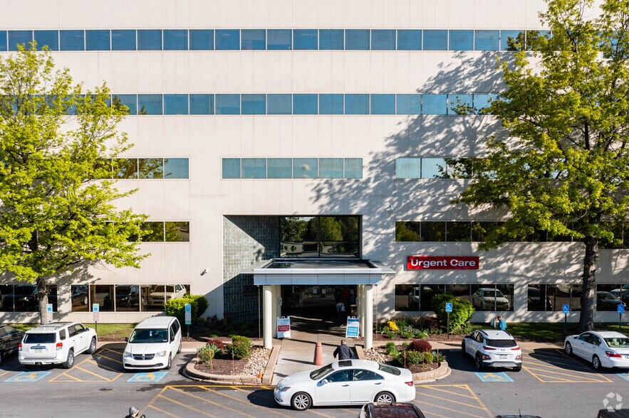 More Photos Of 2000 Oxford Dr, Bethel Park Medical For Lease