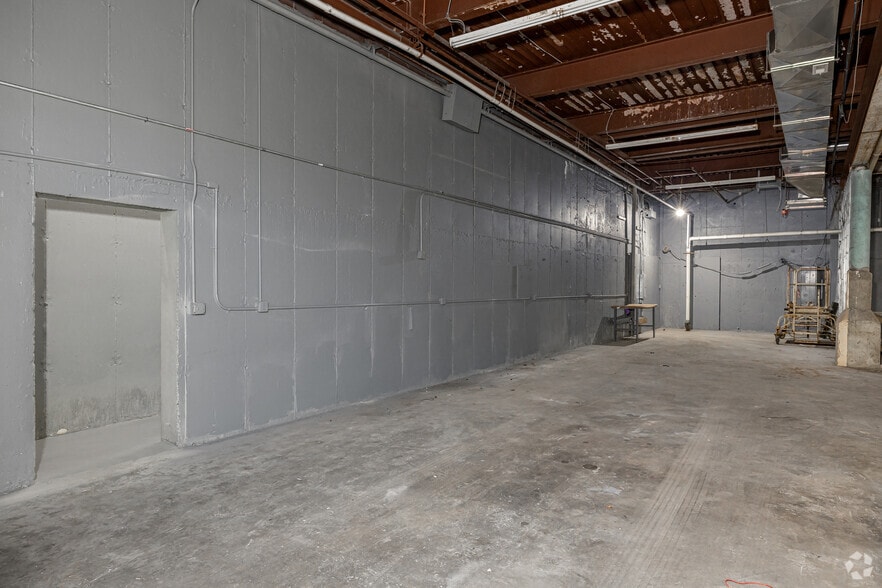 More Photos Of 195 W Newberry Rd, Bloomfield Warehouse For Sale