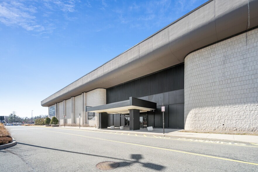 More Photos Of 5101-9119 Fashion Dr, Nanuet General Retail For Sale