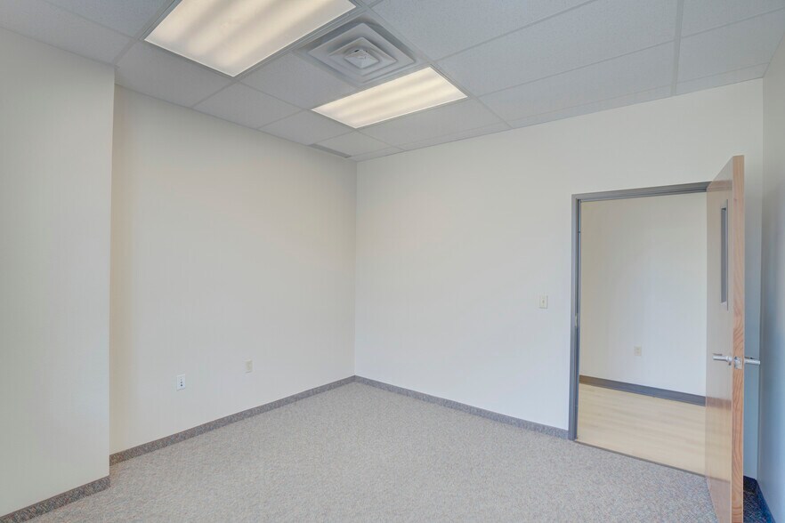 More Photos Of 2099 N Collins Blvd, Richardson Office For Lease