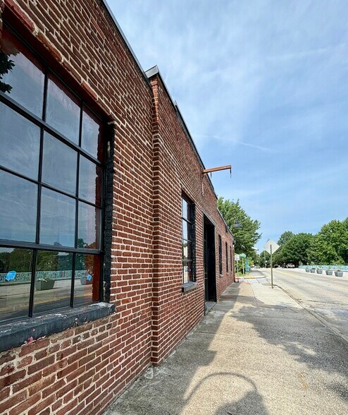 More Photos Of 655 Highland Ave NE, Atlanta Freestanding For Lease