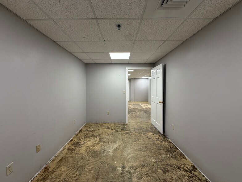 More Photos Of 694 Main St, Holden Office For Lease
