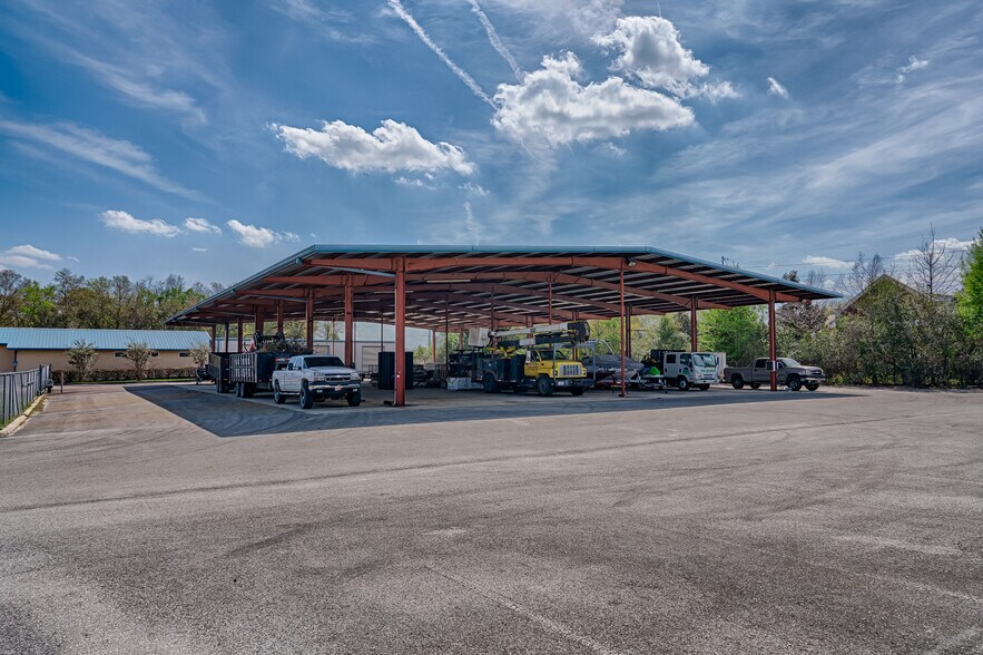 More Photos Of 200 NE Commercial Cir, Keystone Heights Unknown For Lease