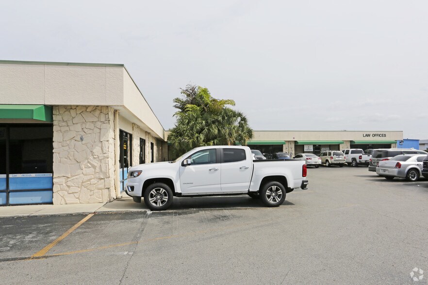 More Photos Of 333-351 Airport Pulling Rd N, Naples Freestanding For Lease