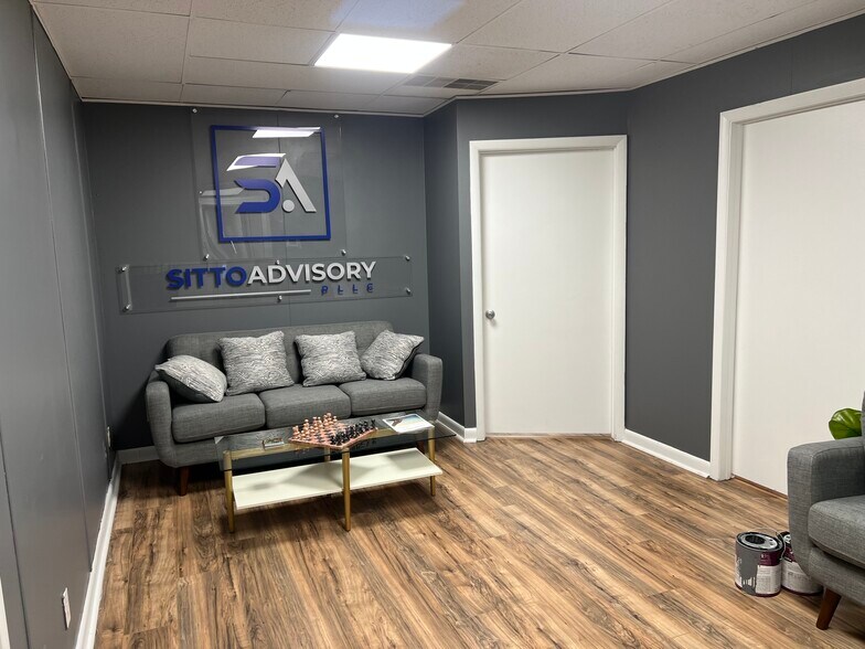 More Photos Of 1877 Orchard Lake Rd, Sylvan Lake Medical For Sale