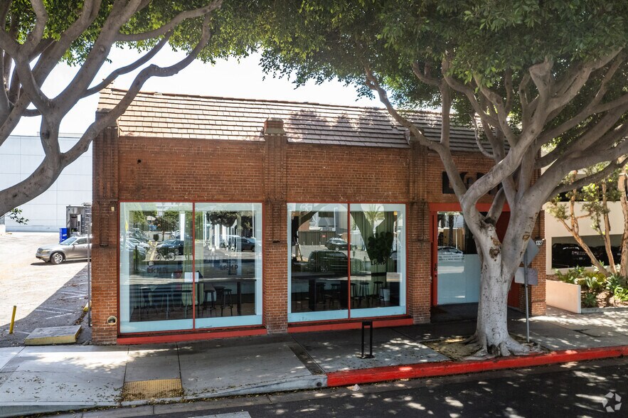 Primary Photo Of 1327 5th St, Santa Monica Storefront Retail Office For Sale