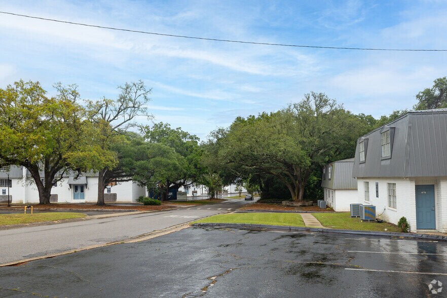 More Photos Of 100 Redwood Cir, Pensacola Apartments For Sale