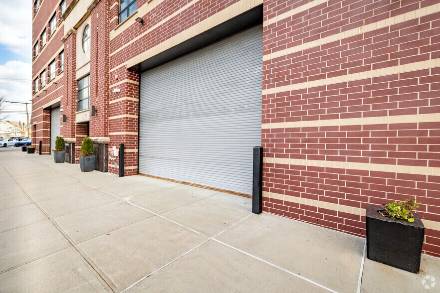 More Photos Of 58-86 Grand Ave, Maspeth Warehouse For Lease