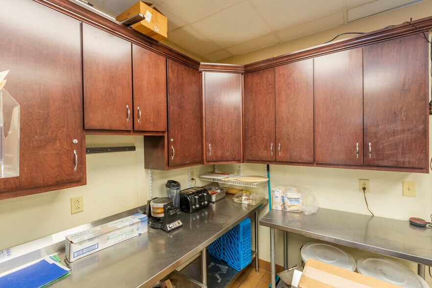 More Photos Of 151 E Church St, Anderson Hospitality For Sale