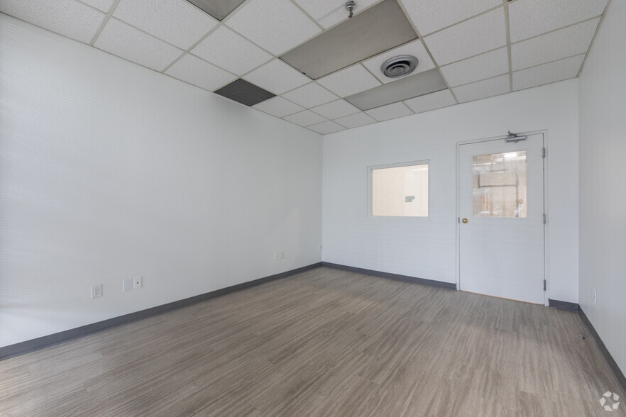 More Photos Of 50-70 Novopharm Ct, Toronto Warehouse For Sale