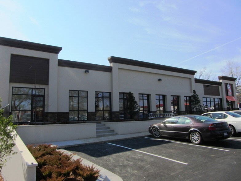 More Photos Of 10121 N Rodney Parham Rd, Little Rock Storefront Retail Office For Lease