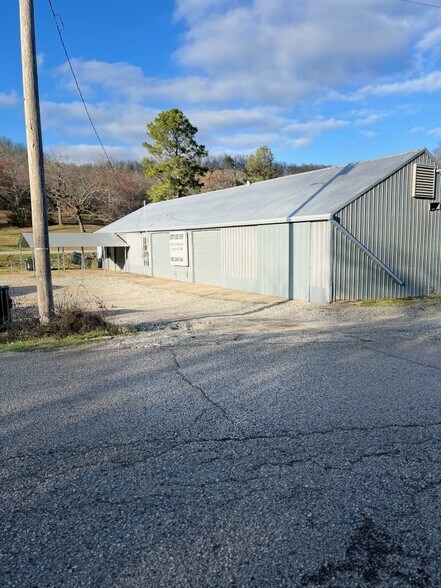 More Photos Of 462 E Reba McEntire Ave, Stringtown Flex For Sale