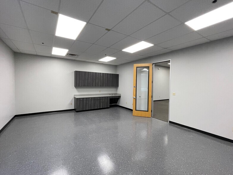 More Photos Of 14829 Bulverde Rd, San Antonio Warehouse For Lease