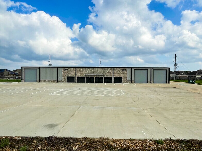 More Photos Of 16906 Telge Rd, Cypress Unknown For Lease