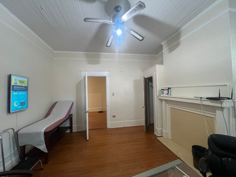 More Photos Of 512 Sunset Ave, Clinton Office For Sale