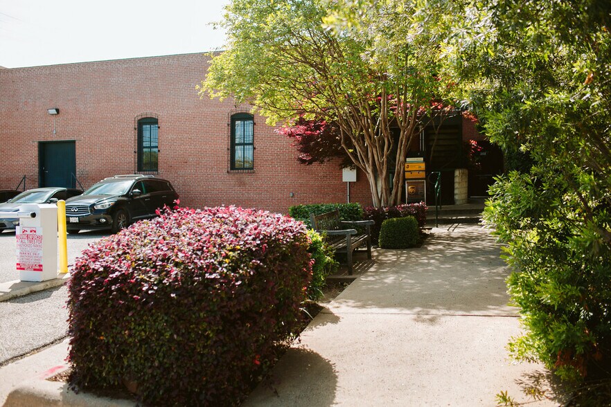 More Photos Of 208 E Louisiana St, McKinney Loft Creative Space For Sale
