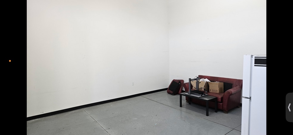 More Photos Of 110 E 4000 N, Hyde Park Auto Repair For Lease