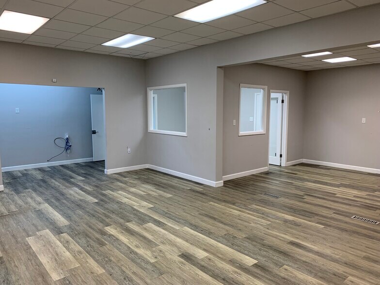 More Photos Of 2110 Maywill St, Richmond Light Distribution For Lease
