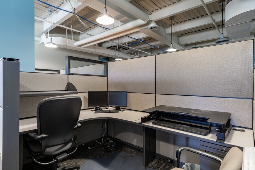 More Photos Of 251 Diversion St, Rochester Office For Sale