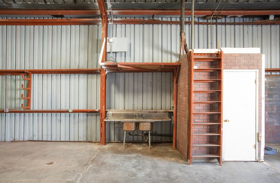 More Photos Of 1359 Van Dyke Ave, San Francisco Warehouse For Sale