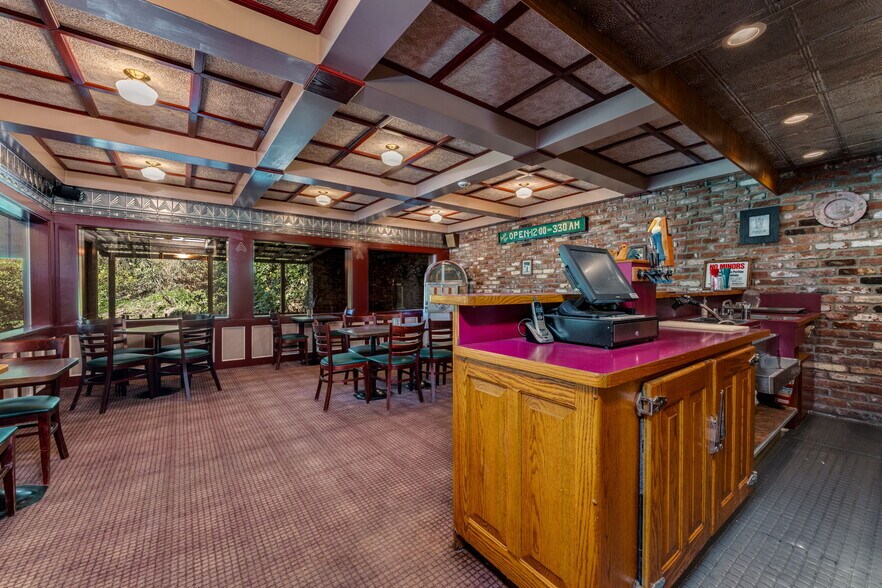 More Photos Of 1325 E Columbia River Hwy, Troutdale Restaurant For Sale
