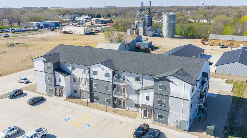 More Photos Of 120 & 124 W Hatting St, Luverne Apartments For Sale