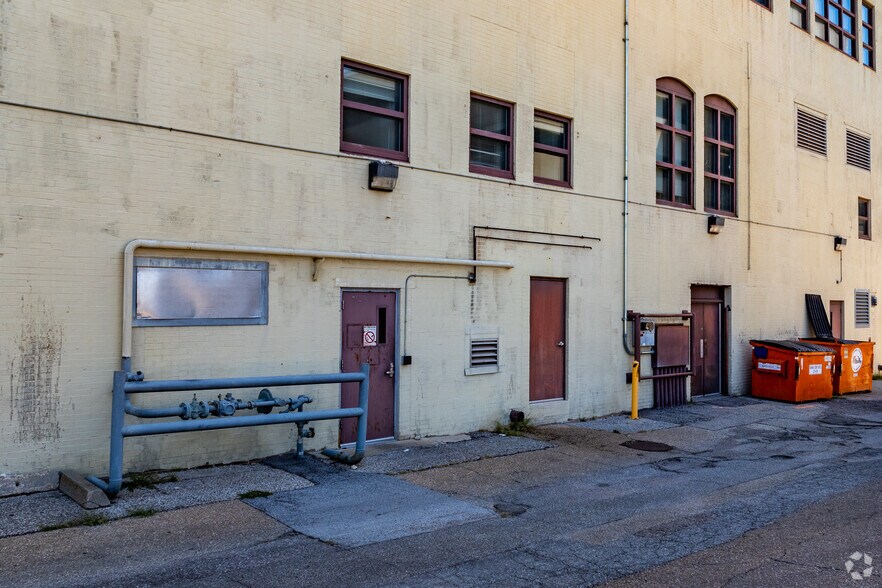 More Photos Of 503 S Kansas Ave, Topeka Office For Sale