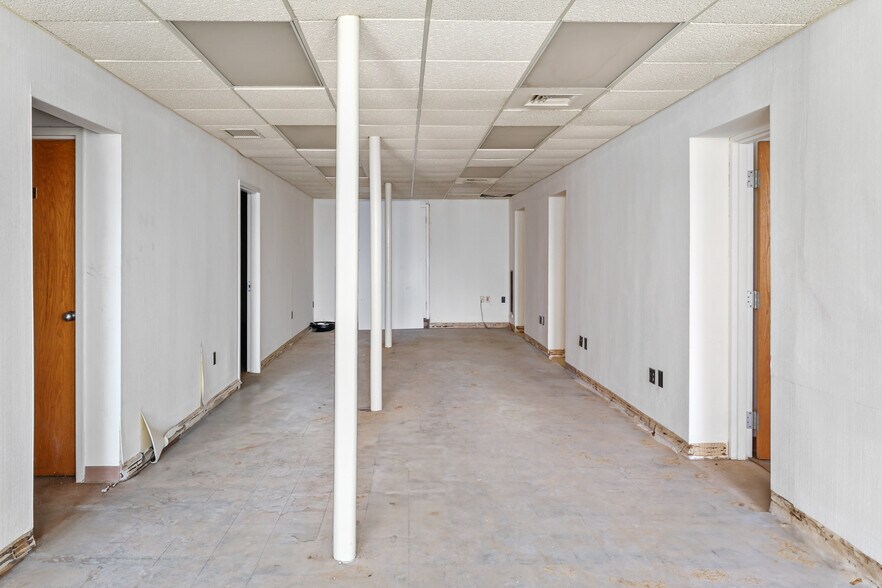 More Photos Of 17 Market St, Poughkeepsie Office For Sale