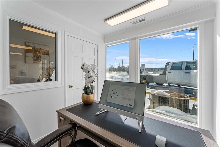 More Photos Of 2105 S Thompson St, Springdale Light Distribution For Sale