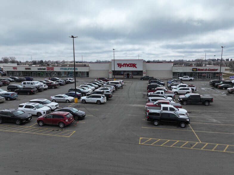 More Photos Of 700 11th St SW, Spencer General Retail For Sale