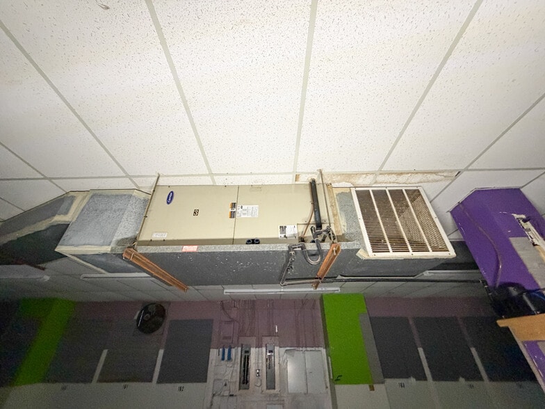 More Photos Of 900 W Chapel Rd, Asheville Showroom For Sale